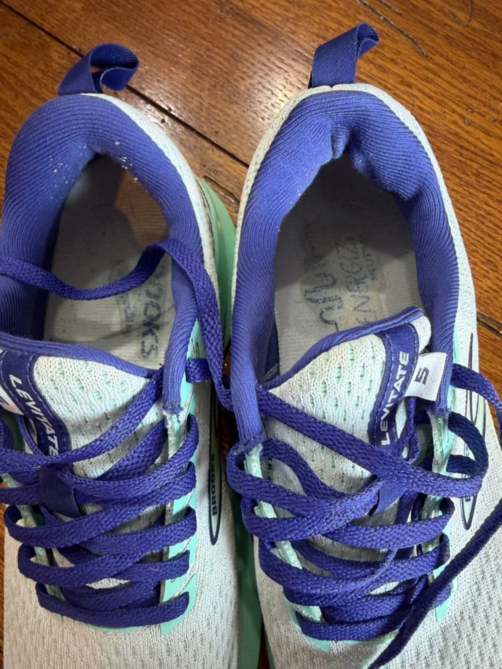 Brooks Levitate Running Shoes in Mint Green & Navy - Picture 6 of 7